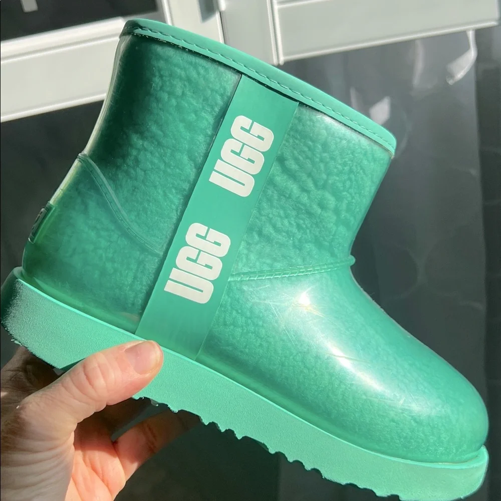 UGG Australia Classic Tide Pool Mini Waterproof Winter Rainboots Kids Size 4